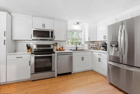 28 Country Acres Monmouth ME 04259