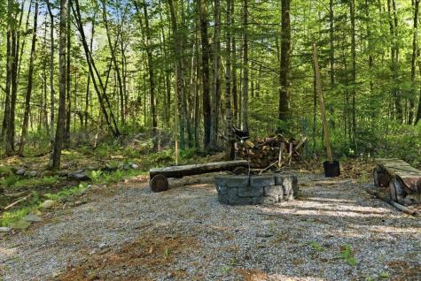 28 Country Acres Monmouth ME 04259