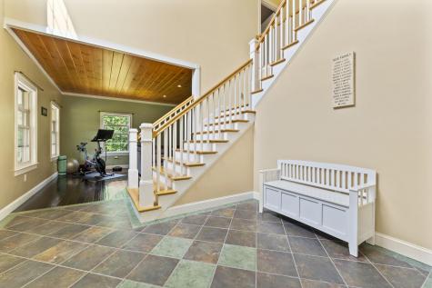 25 Amos Court Lewiston ME 04240