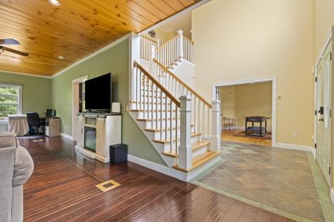 25 Amos Court Lewiston ME 04240