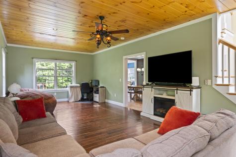 25 Amos Court Lewiston ME 04240