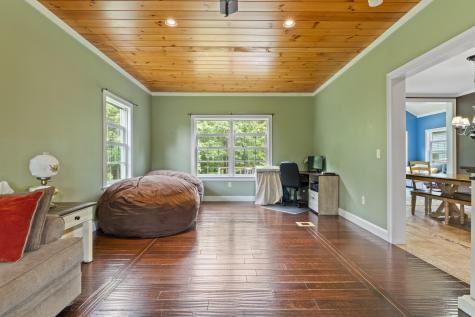 25 Amos Court Lewiston ME 04240