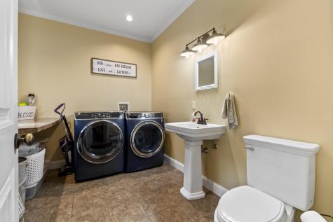 25 Amos Court Lewiston ME 04240