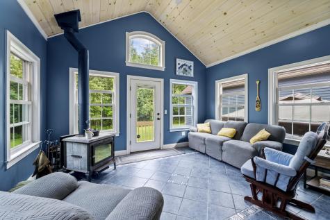 25 Amos Court Lewiston ME 04240