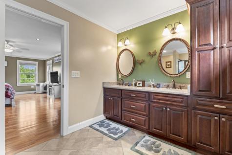 25 Amos Court Lewiston ME 04240