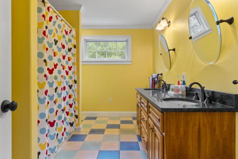 25 Amos Court Lewiston ME 04240