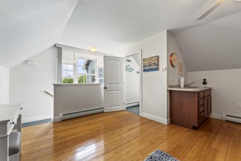 25 Amos Court Lewiston ME 04240