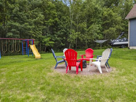 25 Amos Court Lewiston ME 04240