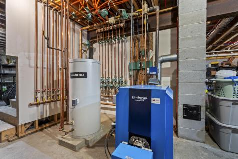 25 Amos Court Lewiston ME 04240