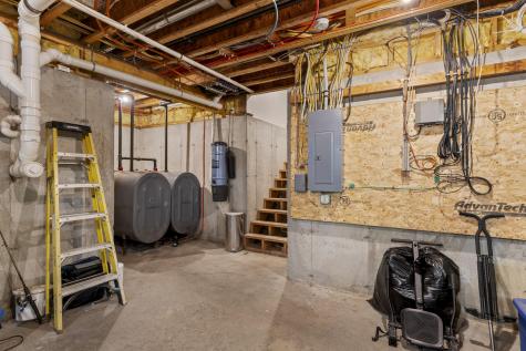 25 Amos Court Lewiston ME 04240