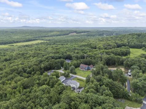 25 Amos Court Lewiston ME 04240