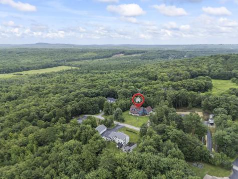 25 Amos Court Lewiston ME 04240