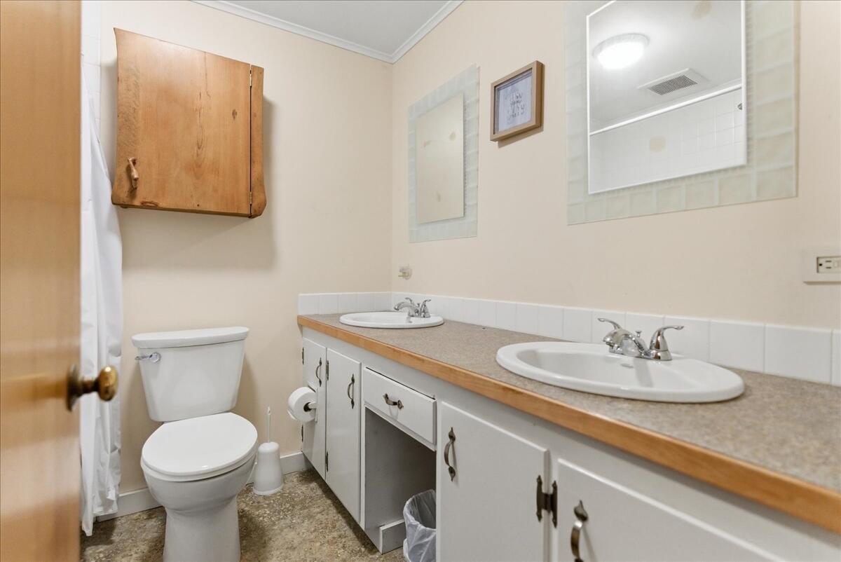 43 Holmes Road Winthrop ME 04364