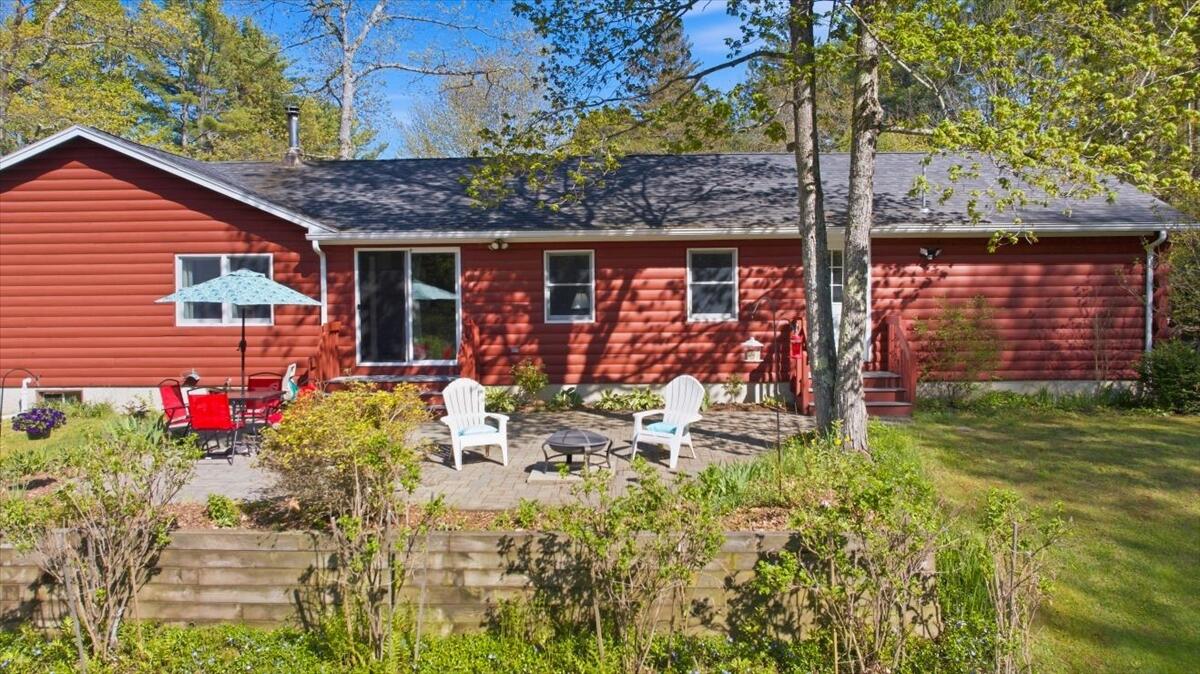 43 Holmes Road Winthrop ME 04364