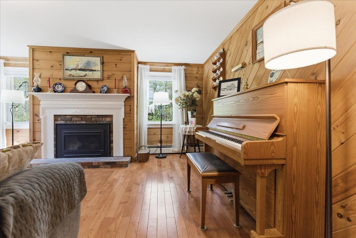 43 Holmes Road Winthrop ME 04364