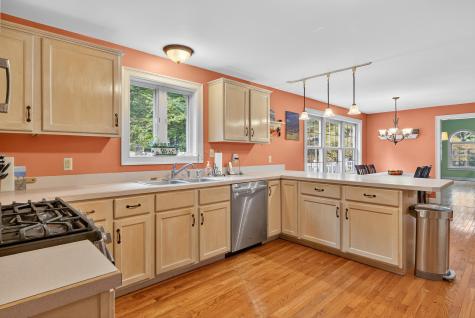 12 Presidential View Raymond ME 04071