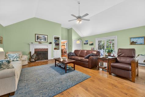 12 Presidential View Raymond ME 04071