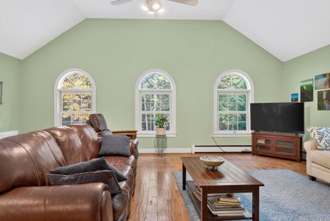 12 Presidential View Raymond ME 04071