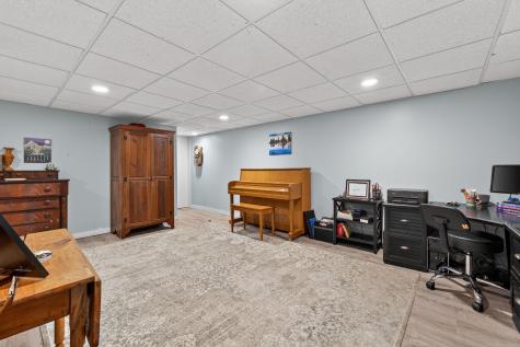 12 Presidential View Raymond ME 04071