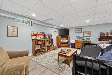 12 Presidential View Raymond ME 04071