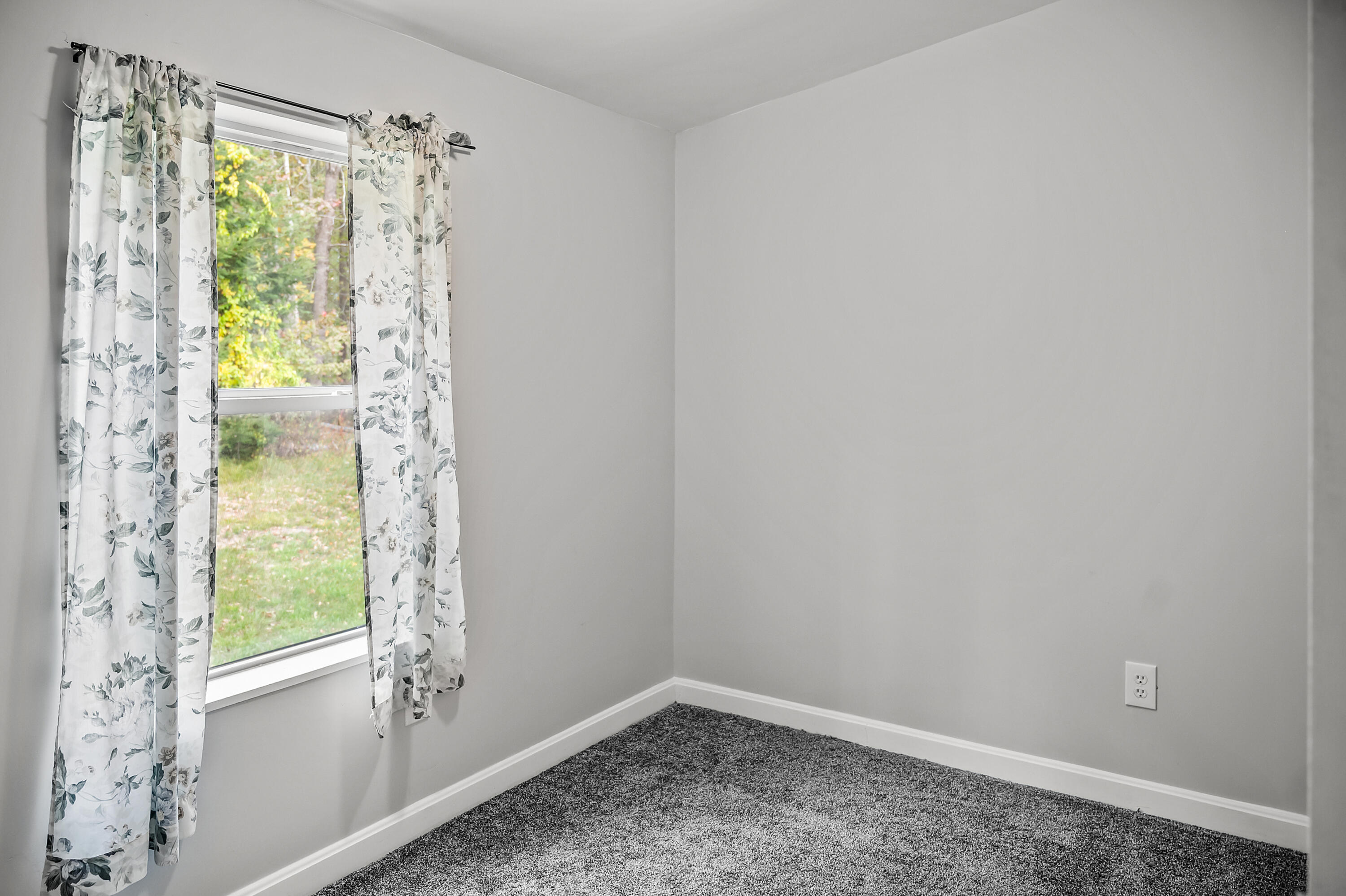 618 Chadbourne Road NW Standish ME 04084