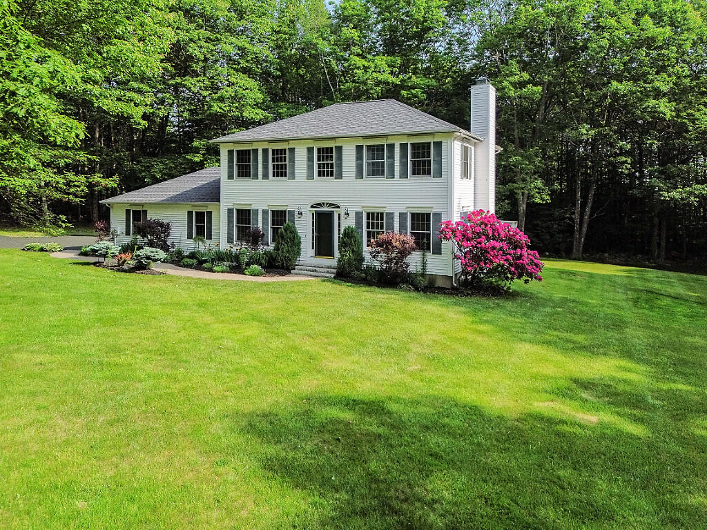 4 Acorn Lane Lewiston ME 04240