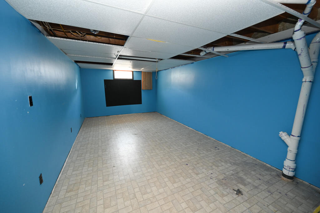 22 Wheelden Heights Hampden ME 04444