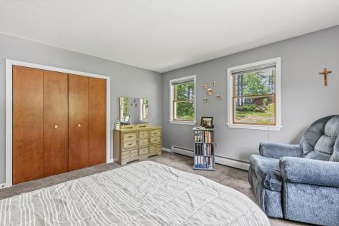 23 E Eleanor Avenue Standish ME 04084