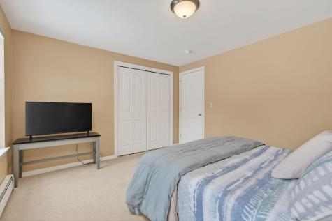 16 Captain's Way Buxton ME 04093