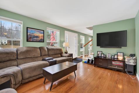 16 Captain's Way Buxton ME 04093