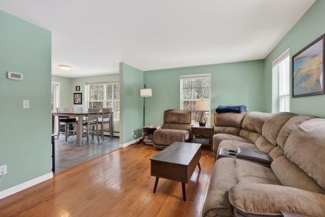 16 Captain's Way Buxton ME 04093