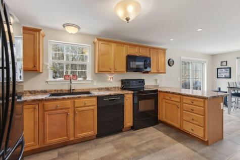 16 Captain's Way Buxton ME 04093