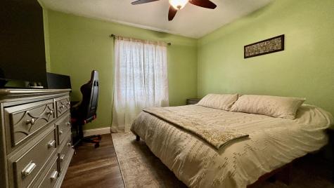 15 Roslin Avenue Lewiston ME 04240