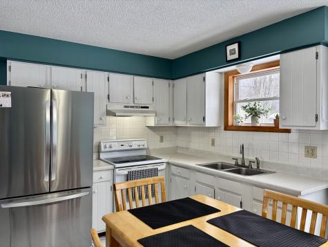 15 Roslin Avenue Lewiston ME 04240