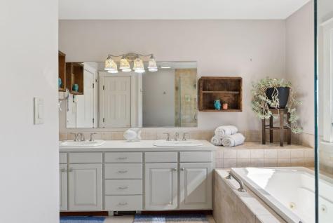 2 Muirfield Road Falmouth ME 04105