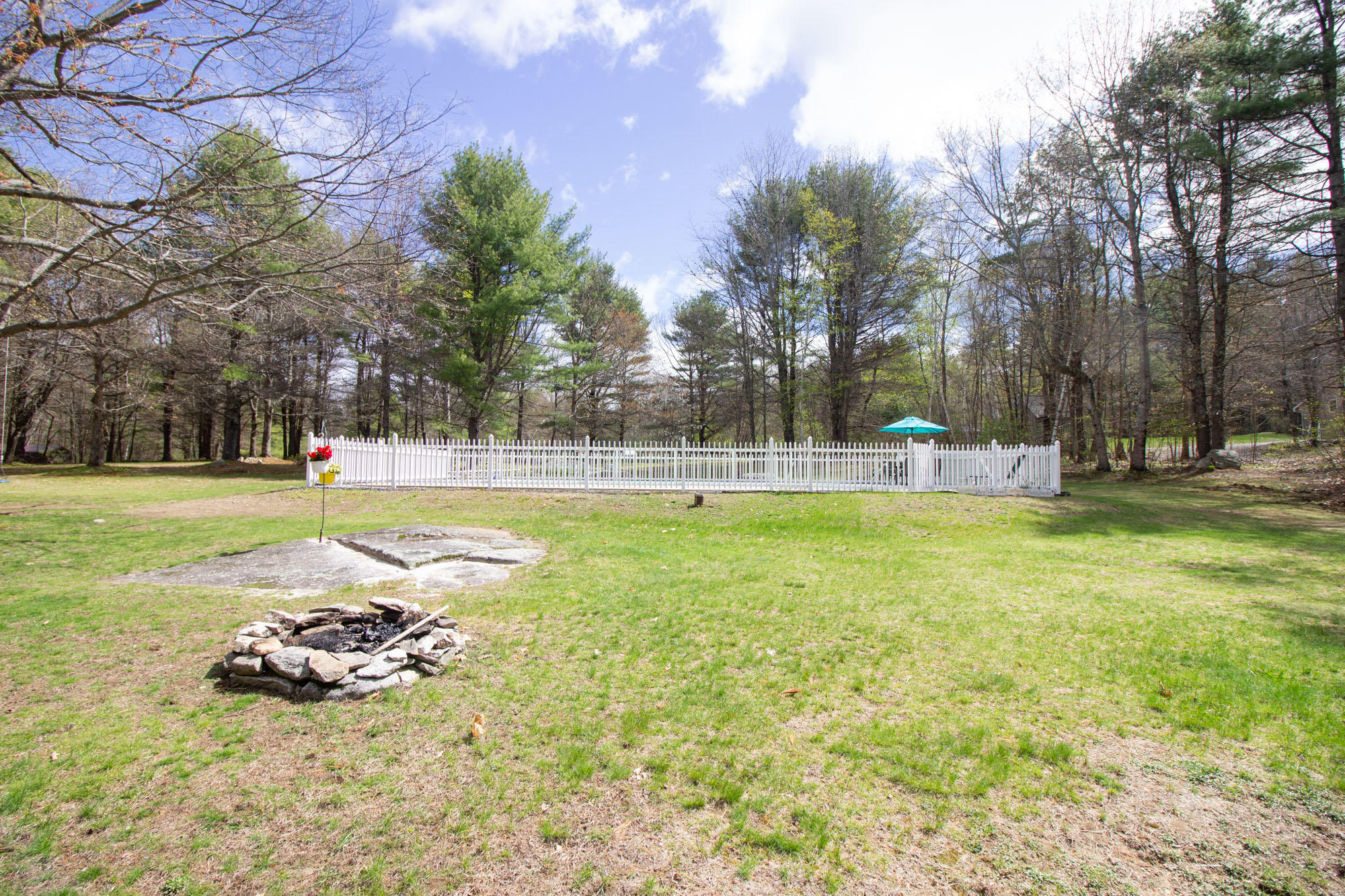 12 Fieldcrest Drive Raymond ME 04071