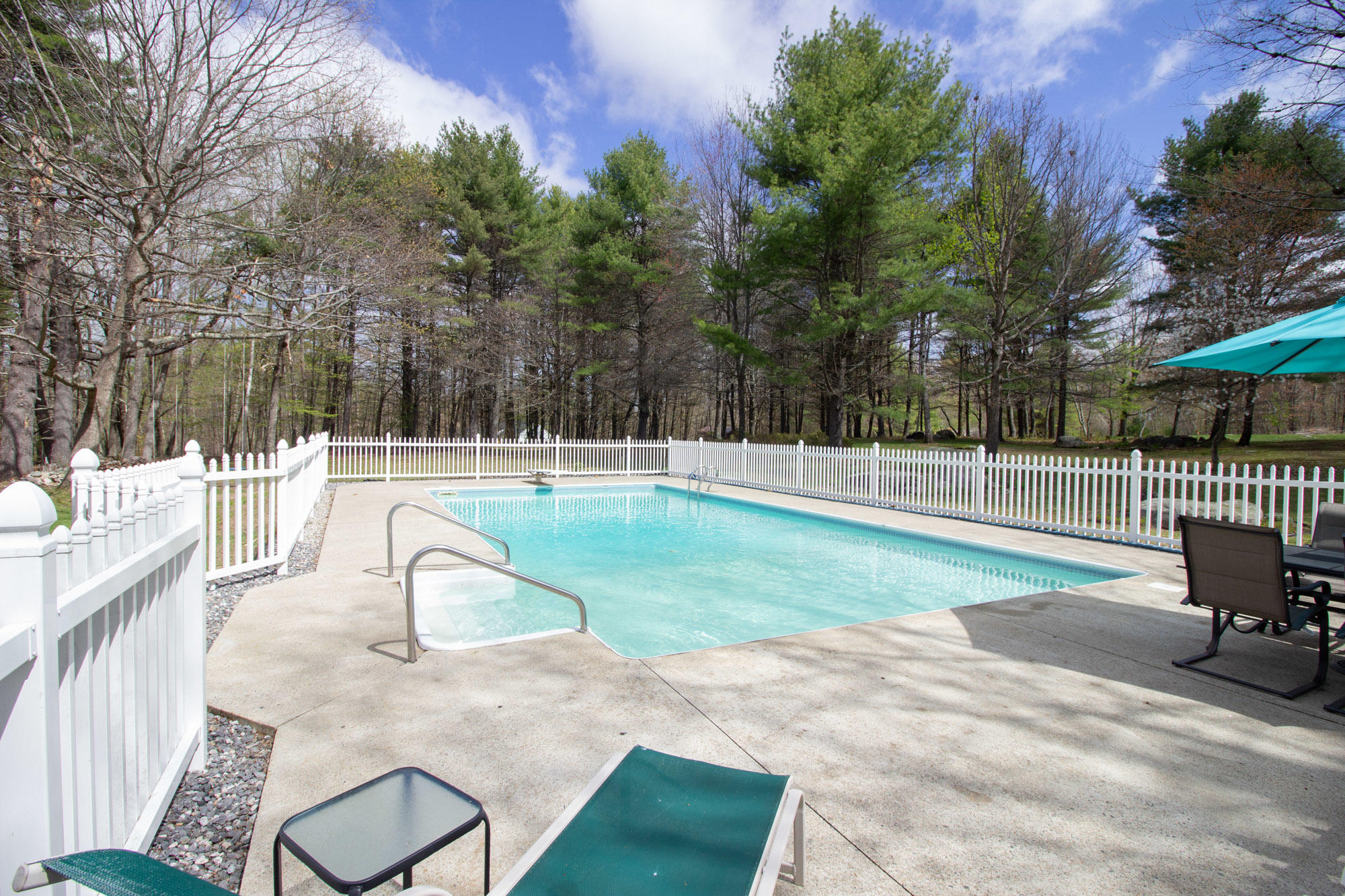 12 Fieldcrest Drive Raymond ME 04071