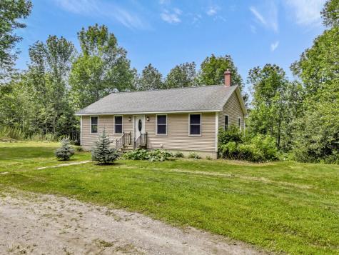 8 Pioneer Road Bowdoinham ME 04008