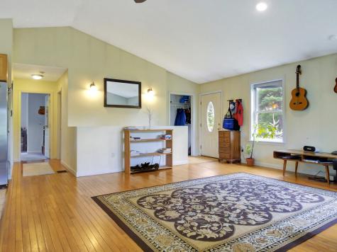 8 Pioneer Road Bowdoinham ME 04008