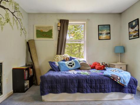 8 Pioneer Road Bowdoinham ME 04008