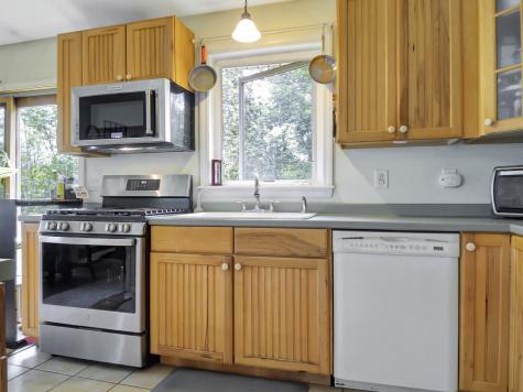 8 Pioneer Road Bowdoinham ME 04008