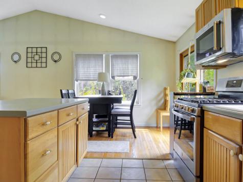 8 Pioneer Road Bowdoinham ME 04008