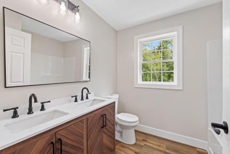 17 Coopers Trail Arundel ME 04046