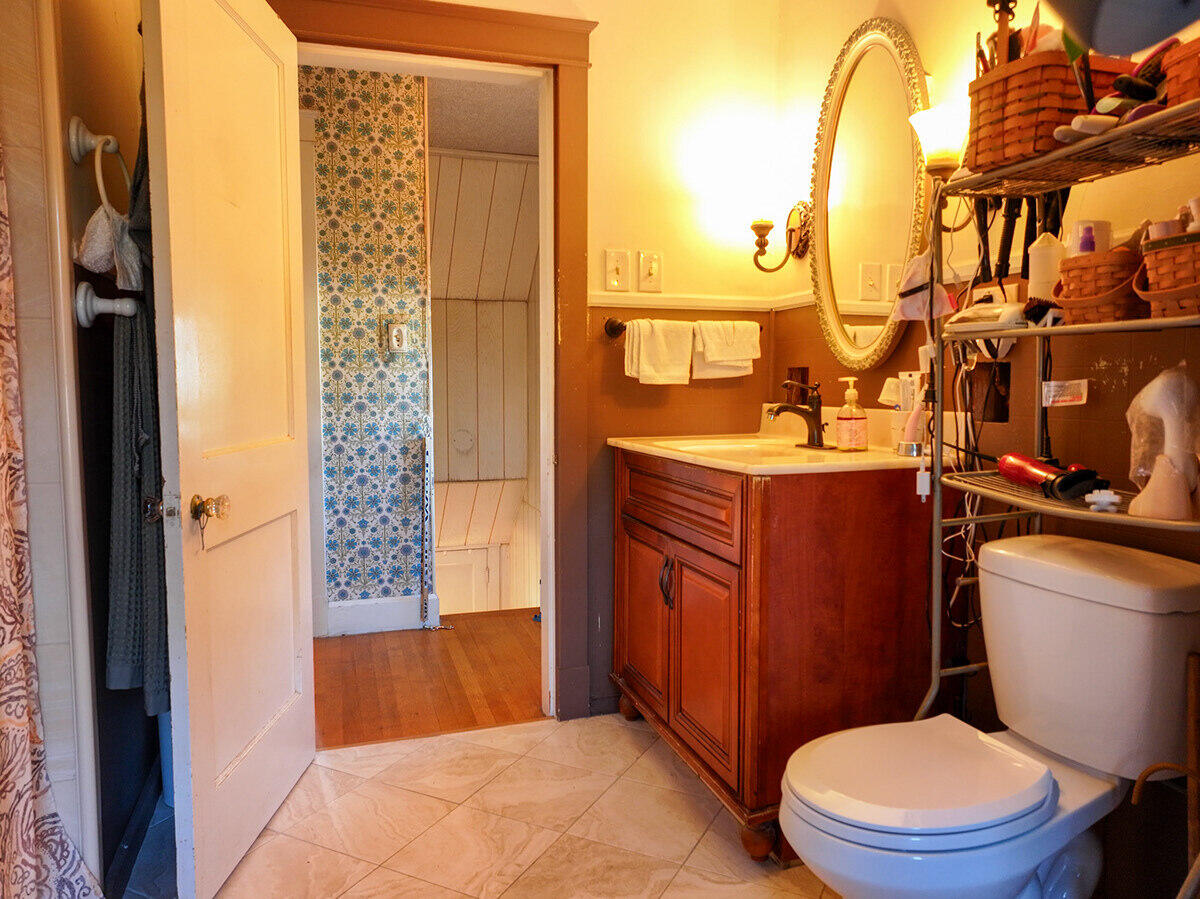 21 Androscoggin Avenue Lewiston ME 04240