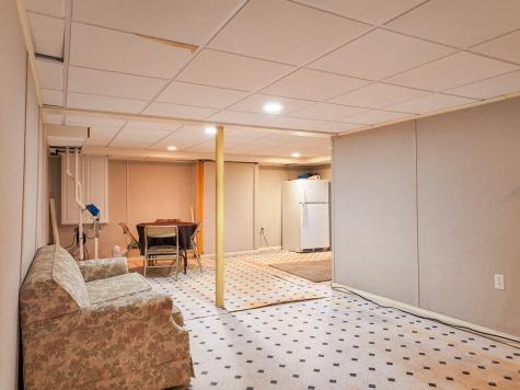 21 Androscoggin Avenue Lewiston ME 04240