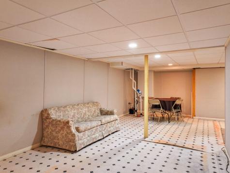 21 Androscoggin Avenue Lewiston ME 04240