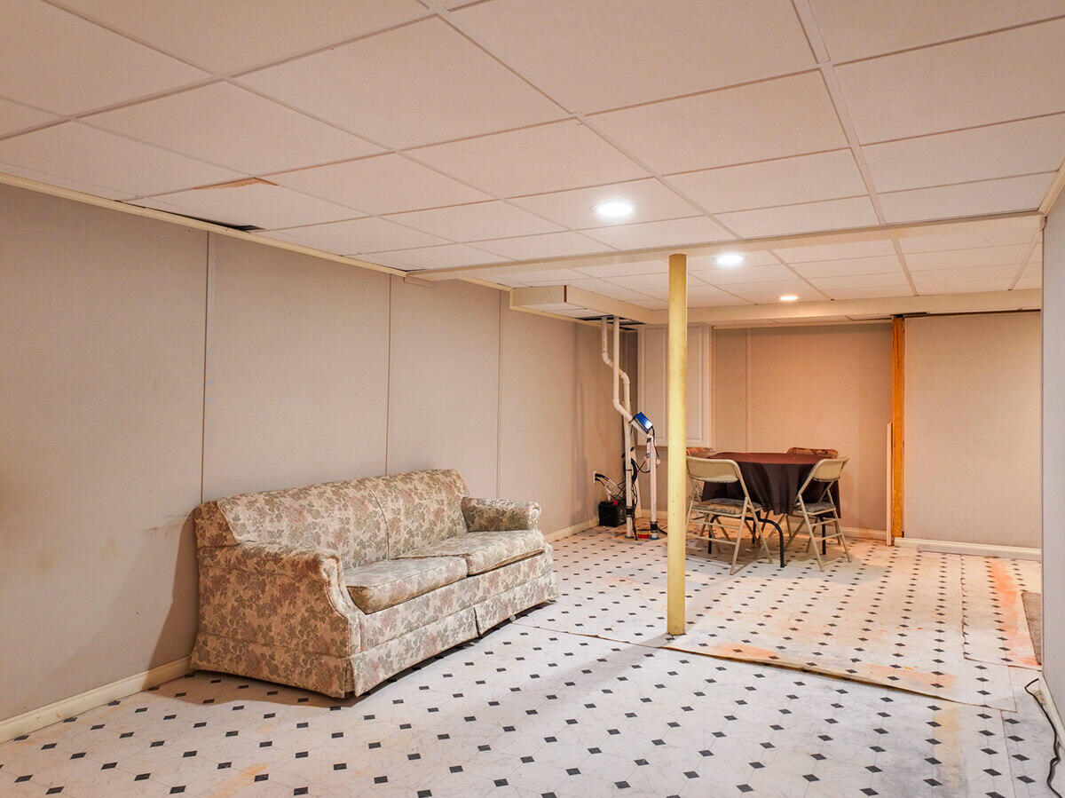 21 Androscoggin Avenue Lewiston ME 04240