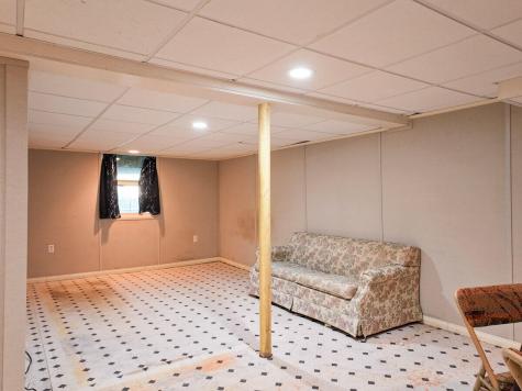 21 Androscoggin Avenue Lewiston ME 04240