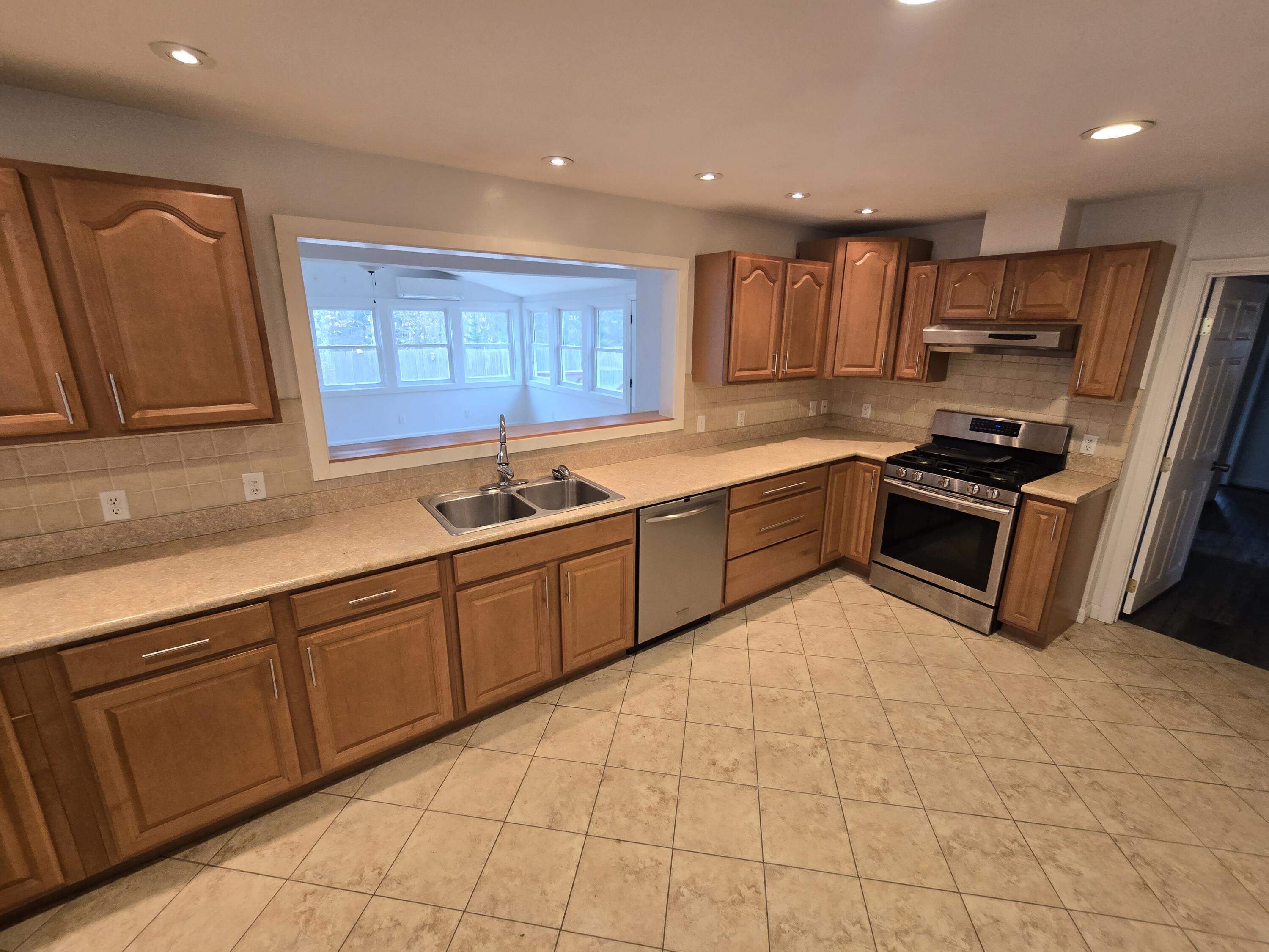 10 Oak Street Winterport ME 04496