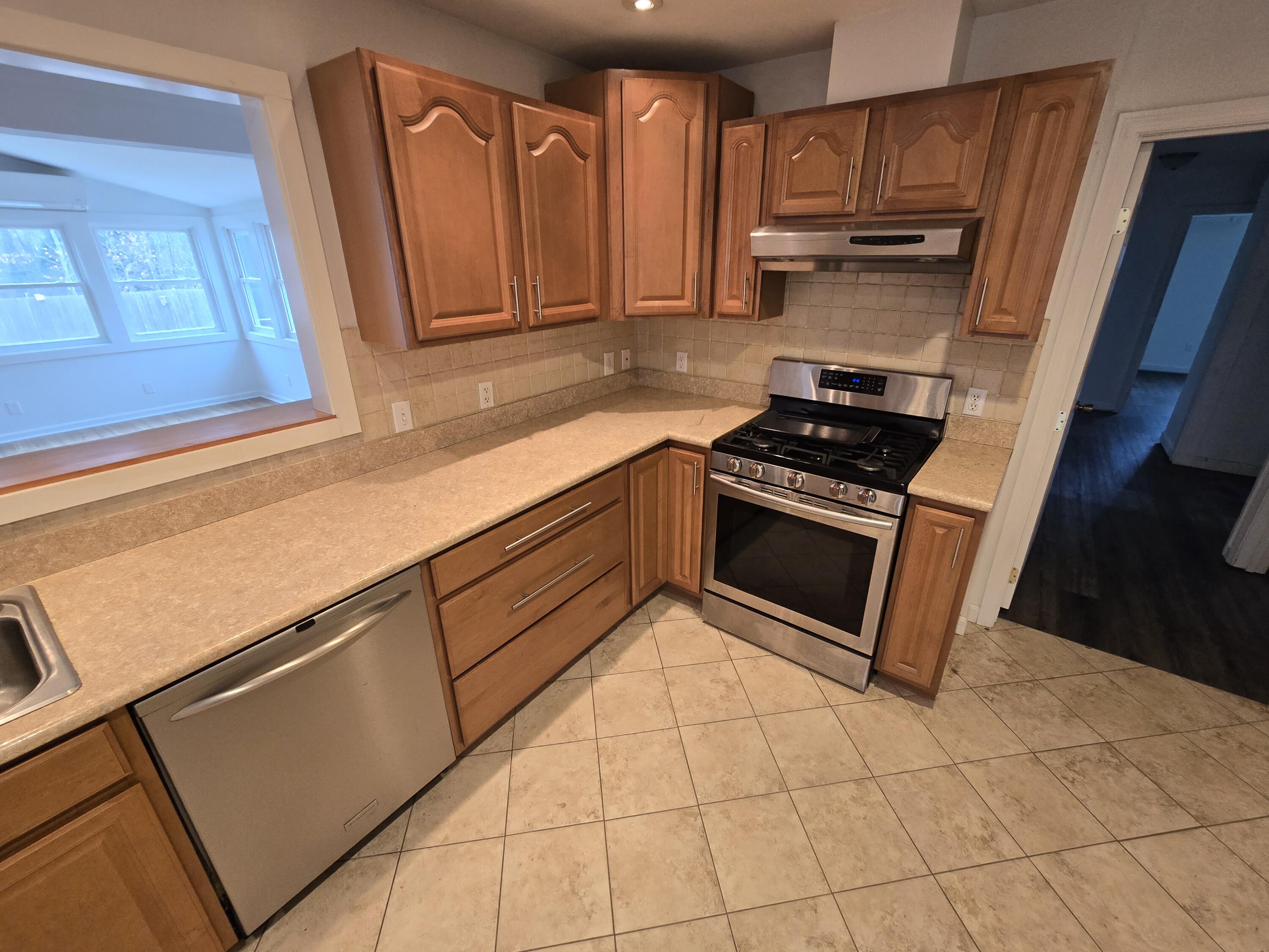 10 Oak Street Winterport ME 04496